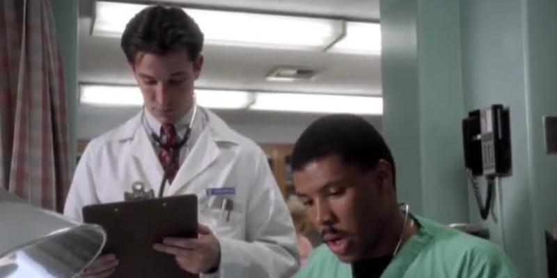 کارتر (نوآ وایل) و بنسون (اریک لا سال) در ER، بخشی از یک سریال با شروع و پایان عالی