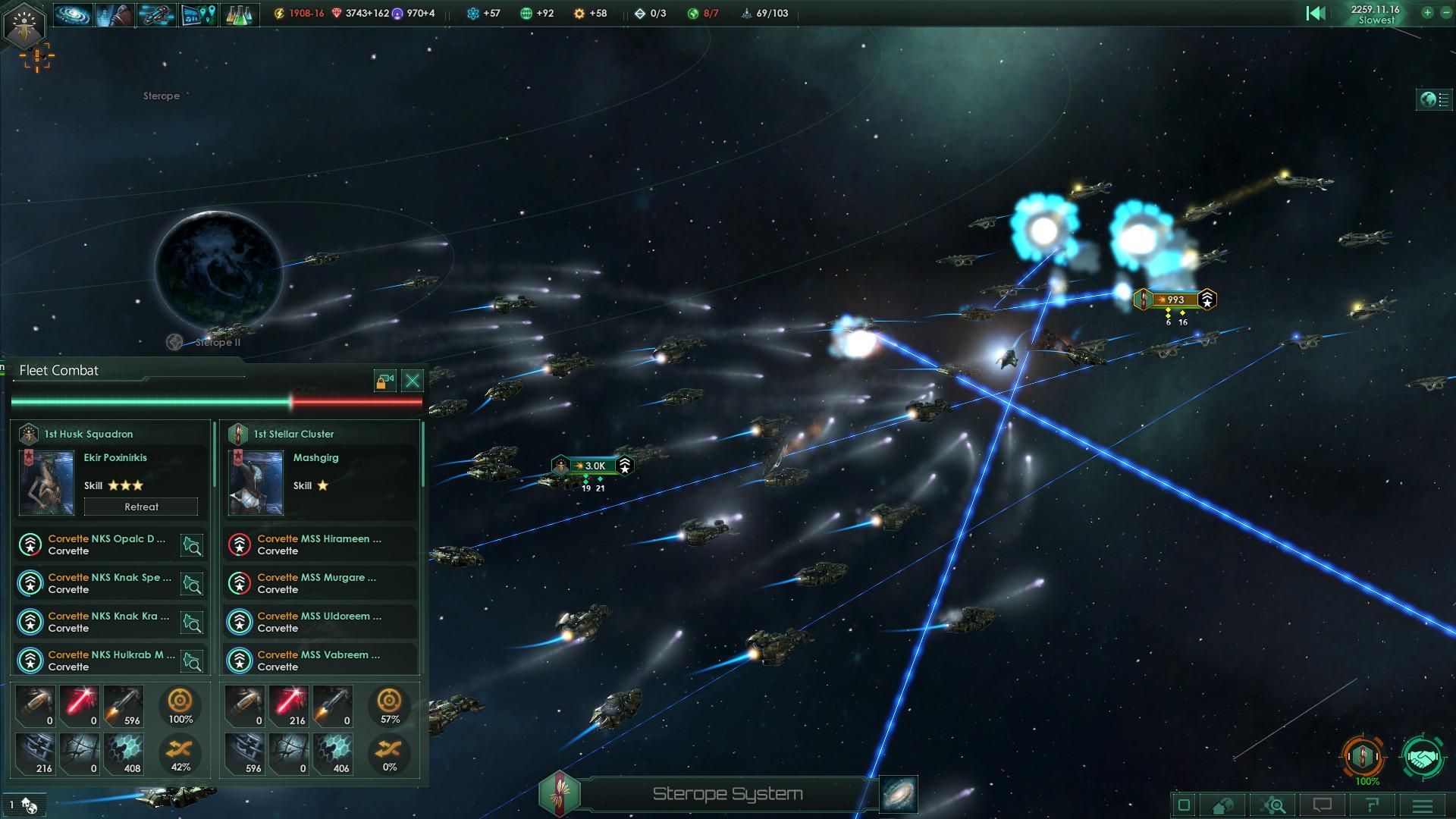 اسکرین شات Stellaris از یک درگیری رزمی، با صفحه های اطلاعاتی در گوشه پایین سمت چپ. بهترین بازی های علمی تخیلی.