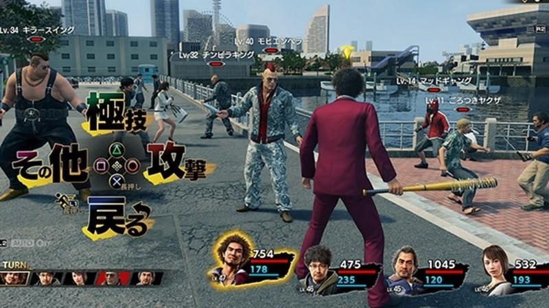 A screenshot of a battle in Yakuza: Like a Dragon, یکی از بهترین بازی های Yakuza.