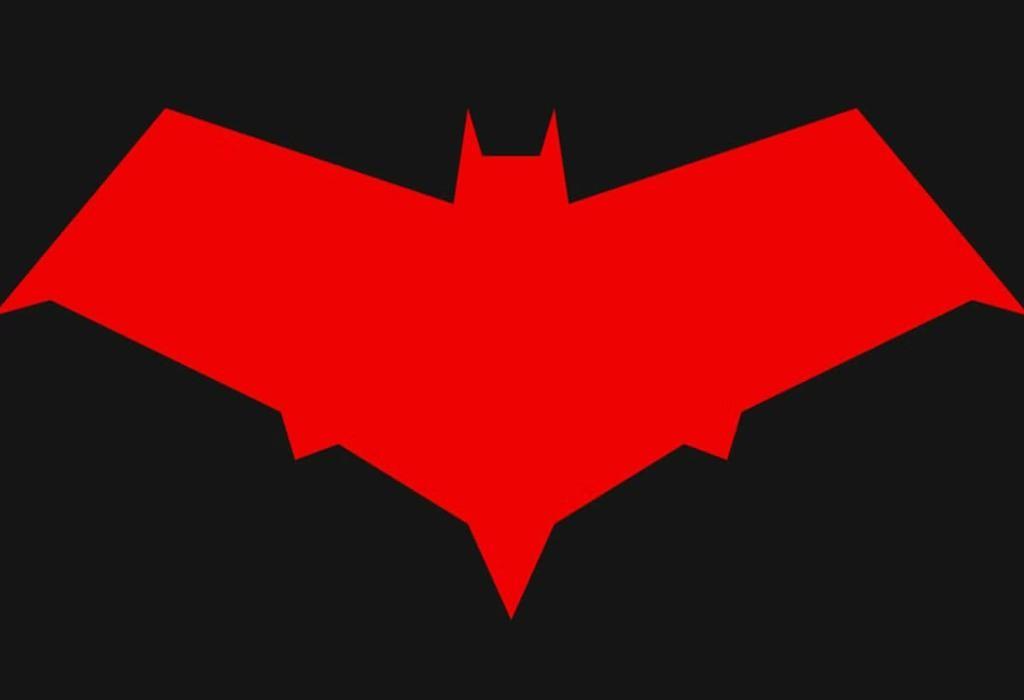 معنی پنهان لوگوی Red Hood: چرا این انتخاب استراتژیک اشتباهی بزرگ است؟