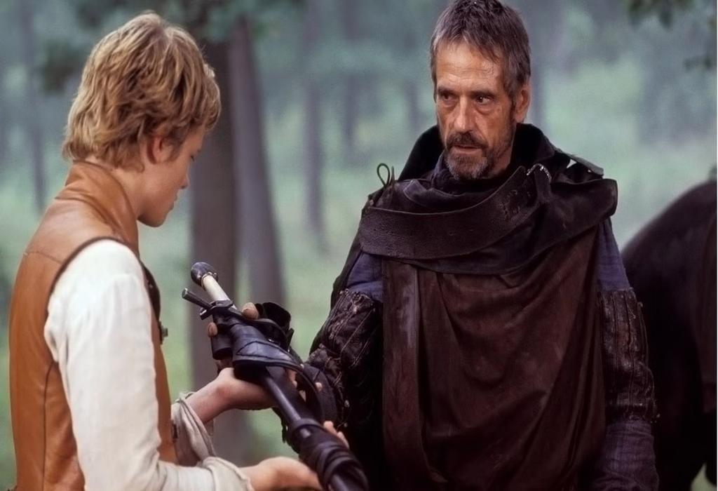 تایید نویسنده Eragon برای Hugh Laurie بازیگر Brom در سریال دیزنی پلاس