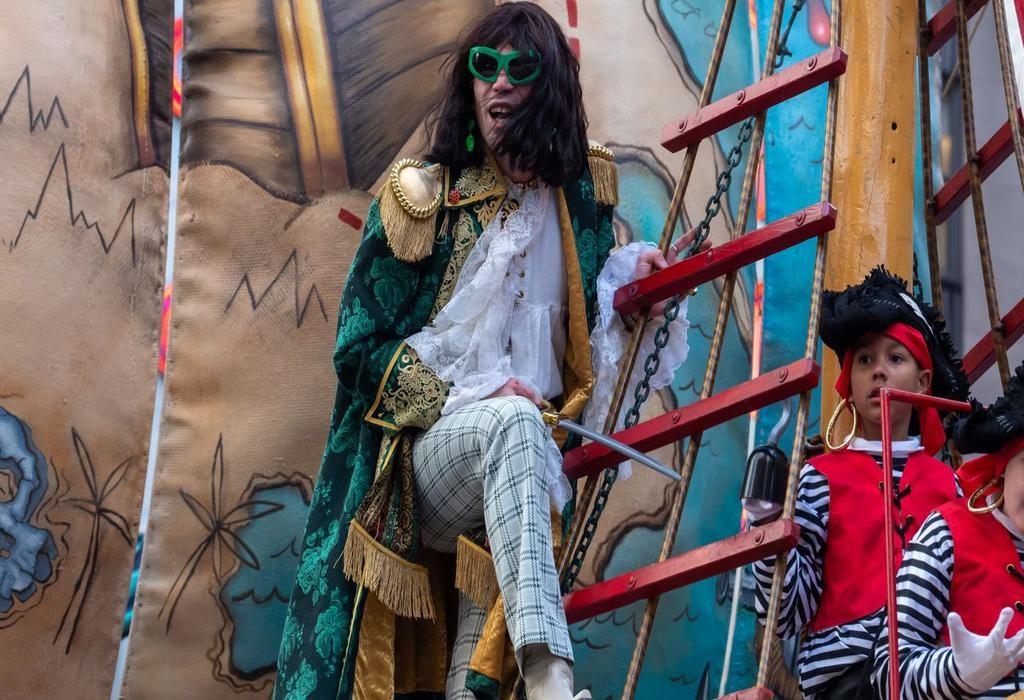 تئوری های داغ اینترنت: آیا Mr. Fantasy همان KJ Apa بازیگر Riverdale است؟