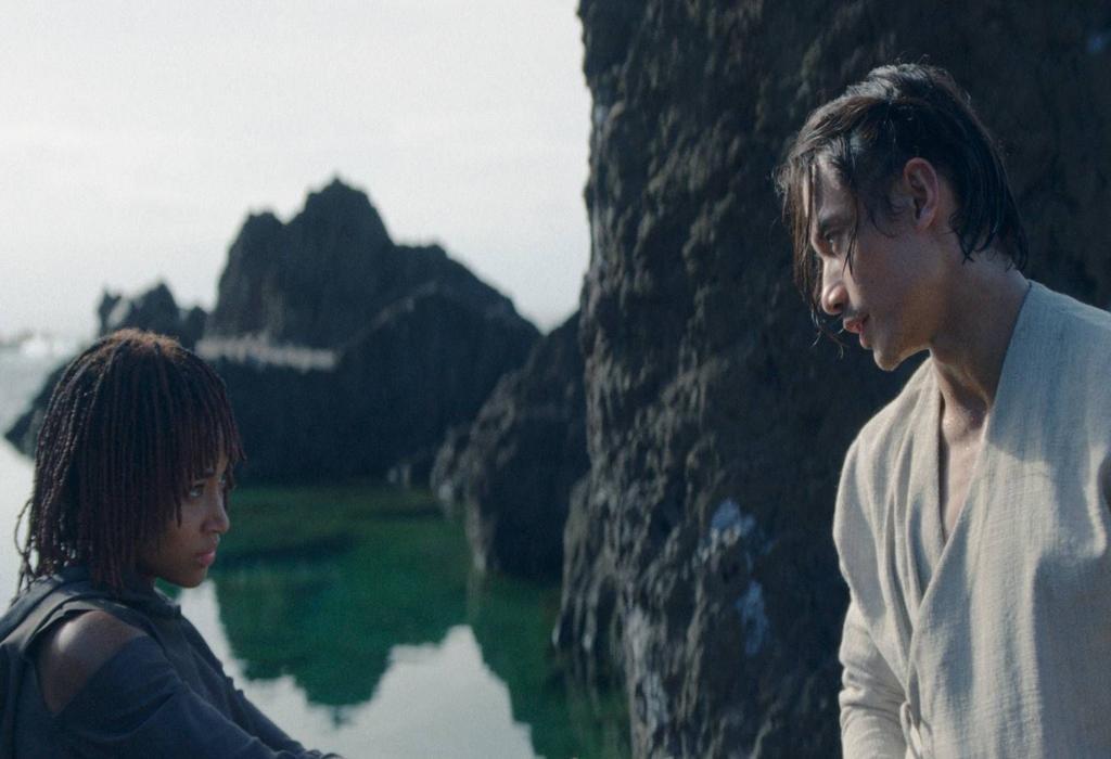 مانی جاسینتو، ستاره The Acolyte: صنعت سینما عشق را فراموش کرده؛ به همین دلیل عاشق عشق Qimir و Osha بودم