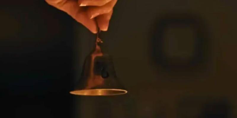 Aunt Gladys کیست Weapons: زنگ گلادیس در فیلم ترسناک Weapons