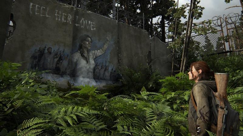 الی در The Last of Us Part 2 به گرافیتی ای نگاه می کند که رهبر سرافایت ها را به تصویر کشیده و بالای آن نوشته شده: &amp;quot;عشقش را حس کن&amp;quot;. The Last of Us Part 2 مخفی کاری PS5.
