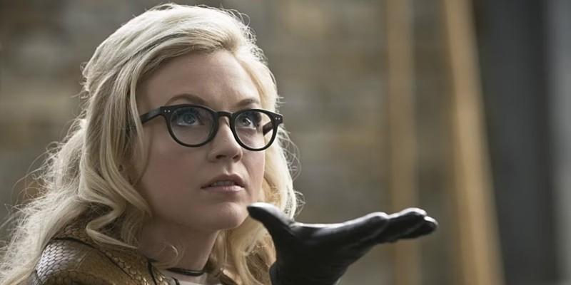 یک فرابشر دستش را در The Flash بالا نگه داشته است - Arrowverse قسمت های سخت برای تماشا