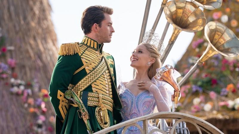 Fiyero and Glinda in Wicked: For Good - Wicked: For Good Clock-Tick چند بار