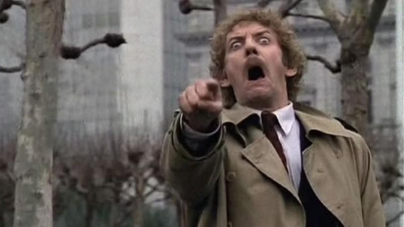 دونالد ساترلند در حال اشاره و فریاد زدن در Invasion Of The Body Snatchers – منبع الهام Edgar Wright