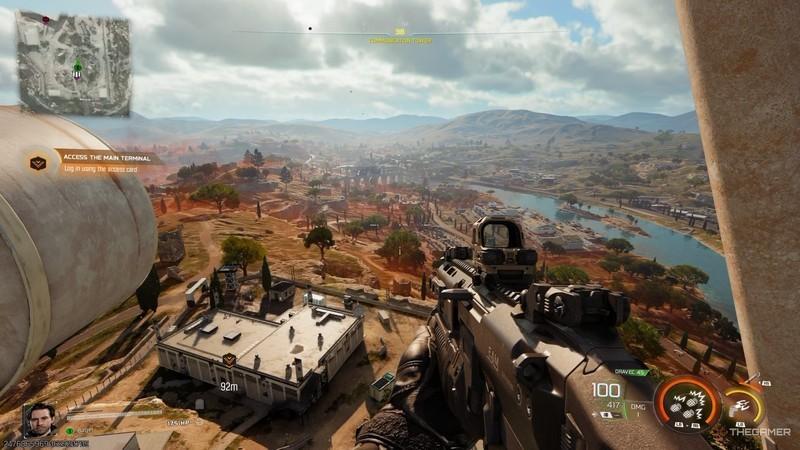 بازیکنی در حال جستجو برای اطلاعات کمپین در Call of Duty Black Ops 7 افت.