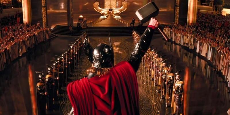 تاج گذاری Thor در Thor محصول 2011، نمایی از بهترین لحظات MCU فاز یک