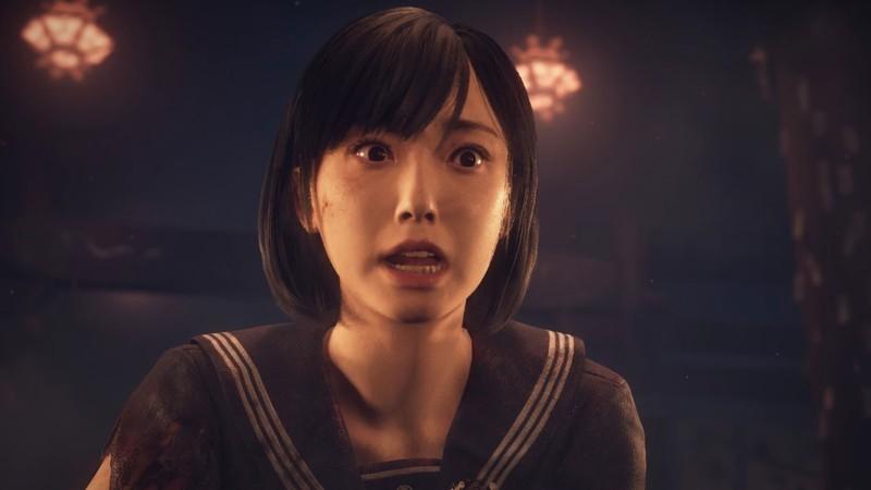 Silent Hill f ساده شدن پایان ها – هیناکو که ترسیده به نظر می رسد.