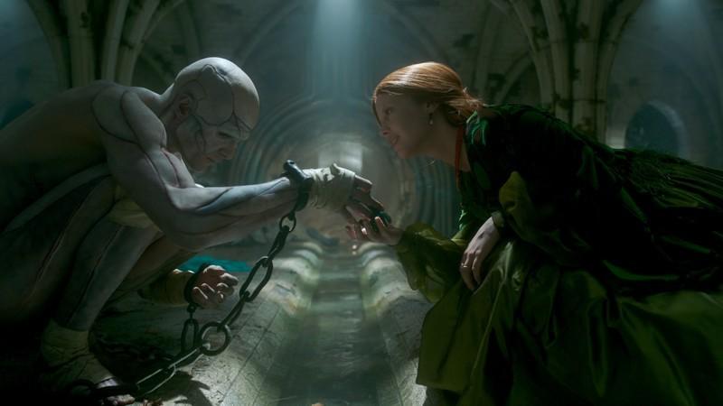 تفاوت های فیلم Frankenstein با رمان: Jacob Elordi as the Creature and Mia Goth as Elizabeth in Frankenstein