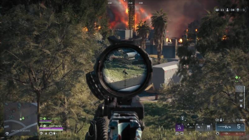 بهترین اسنایپر Redsec Battlefield 6: یک تک تیرانداز در حال نشانه گرفتن برای هدشات روی یک بازیکن افتاده.