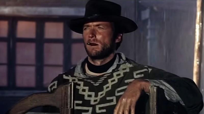 کلینت ایستوود در نقش مانکو در For a Few Dollars More، نمادی از The Man With No Name تغییر وسترن