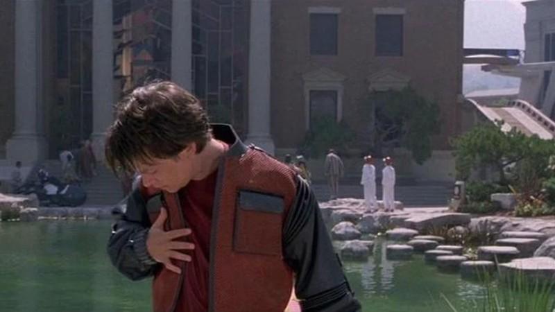 The auto drying jacket in Back to the Future پیش بینی ها که واقعی شد