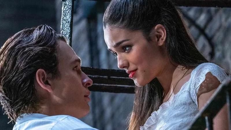 Ansel Elgort as Tony & Rachel Zegler as María looking at each other in West Side Story (2021) – بهترین فیلم های Steven Spielberg در هر دهه