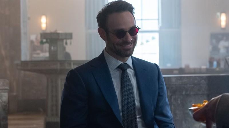 چارلی کاکس (Charlie Cox) در نقش مت مورداک (Matt Murdock) در Daredevil Born Again لبخند می زند و نقش The Punisher را در MCU مورد بررسی قرار می دهد. آینده The Punisher در MCU