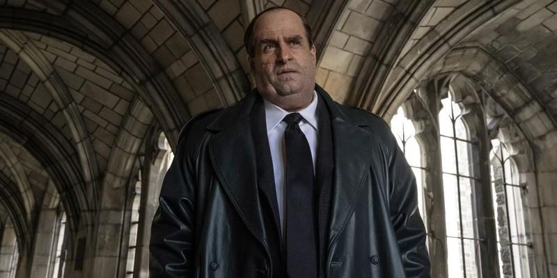 کالین فارل در نقش اوز کاب در The Penguin، سریالی که ریشه های نوآر بهترین سریال شبیه Batman: The Animated Series را تداعی می کند