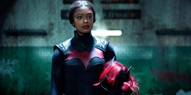 رایان وایلدر در فصل 2 اپیزود 1 Batwoman لباس بتسوت را پوشیده است - Arrowverse قسمت های سخت برای تماشا