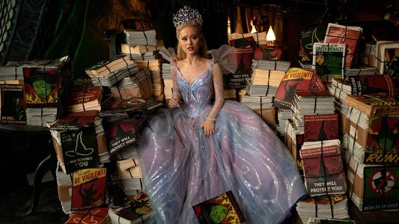 آریانا گرانده در نقش گلیندا و تغییرات در Wicked: For Good تغییرات