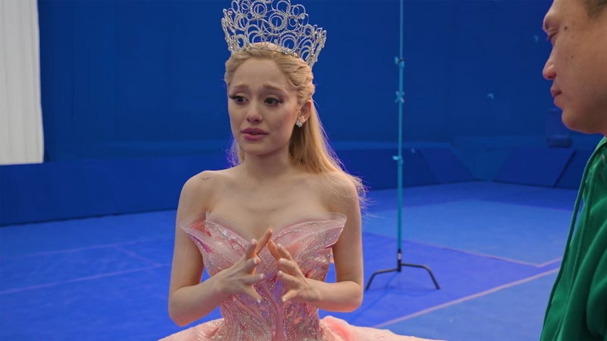 تغییرات عمیق و حس آریانا گرانده Wicked در ویدیو جدید پشت صحنه فیلم