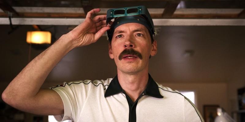 آقای کلارک و تئوری های کرم چاله در Stranger Things