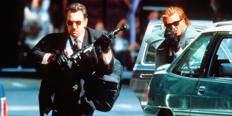 وال کیلمر با یک اسلحه در Heat می دود - دوئل Heat پاچینو دنیرو