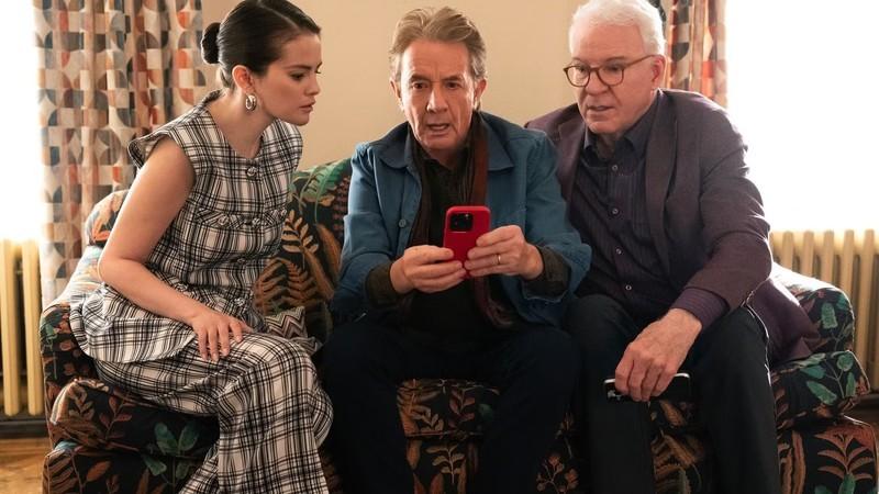 سلنا گومز، استیو مارتین و مارتین شورت در Only Murders In The Building، یکی از بهترین سریال های Hulu