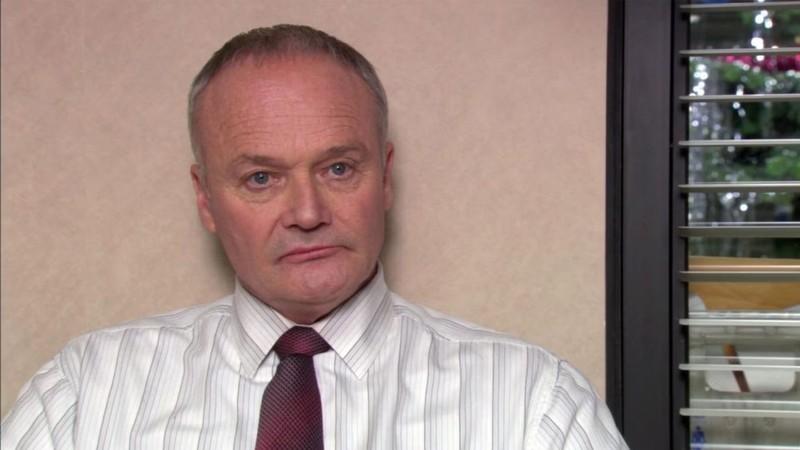 کرید در حال صحبت با دوربین در The Office - بهترین جملات The Office