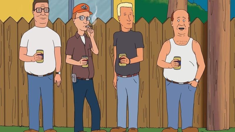 Hank, Dale, Boomhauer, and Bill drinking beer in front of the fence in King of the Hill، یکی از بهترین سریال های Hulu