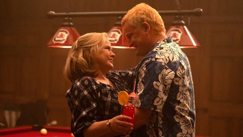 پاتریشیا آرکت و جیسون کلارک در Murdaugh: Death In The Family، یک سریال جنایی از بهترین سریال های Hulu