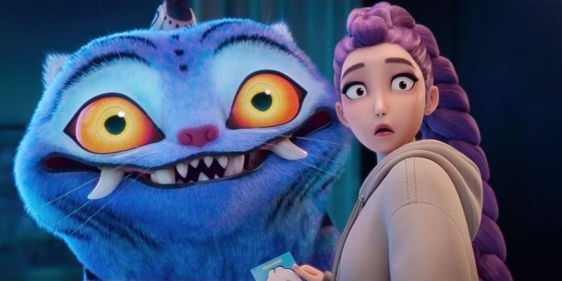 رومی که با وحشت رو به افزایش به چیزی پشت سرش نگاه می کند، در حالی که یک گربه احمق در KPop Demon Hunters سرنوشت مادر رومی پشت سرش لبخند می زند.