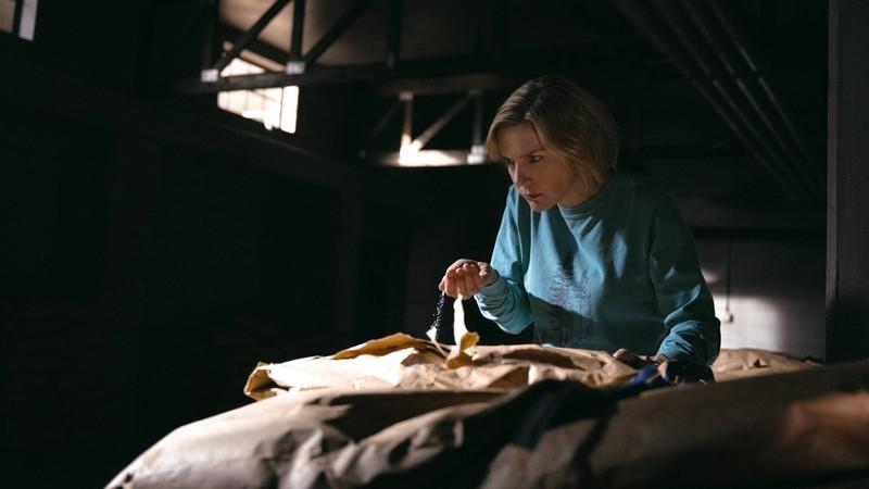 ریا سیهورن در نقش کارول در Pluribus John Cena