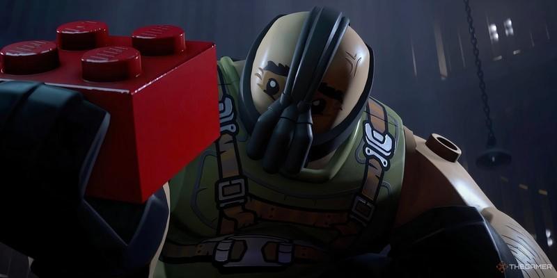 بین (Bane) در حال شکایت از یک آجر قرمز در Lego Batman: Legacy of the Dark Knight. اهمیت Lego Batman بهینه سازی PC.