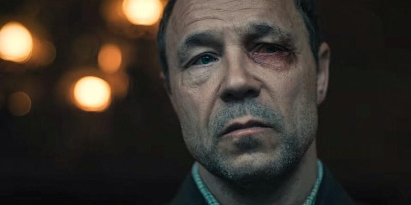 شوگر گودسون (استیون گراهام) با ظاهری غمگین در فصل 1 قسمت 6 سریال A Thousand Blows فصل دوم