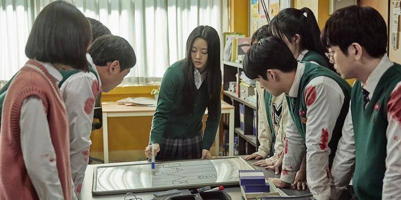 دانش آموزان در حال برنامه ریزی در All Of Us Are Dead. با All Of Us Are Dead Season 2 تاخیر، سرنوشت آنها نامعلوم است.