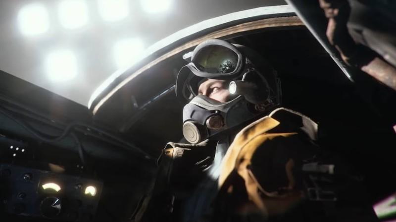 یه ریدر که داره از محفظه سطحی اش در پر فروش ترین بازی Arc Raiders به بیرون نگاه می کنه.