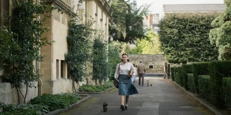 دفنه کین در نقش لایرا به همراه پنتالایمون در فصل 3 سریال His Dark Materials. این سریال His Dark Materials ارزش دیدن دارد.