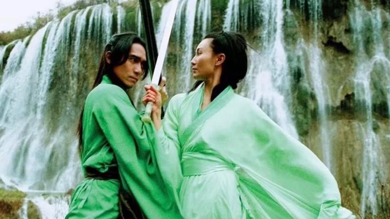 Tony Leung and Maggie Cheung as Broken Sword and Flying Snow dueling in Hero به لطف Tarantino