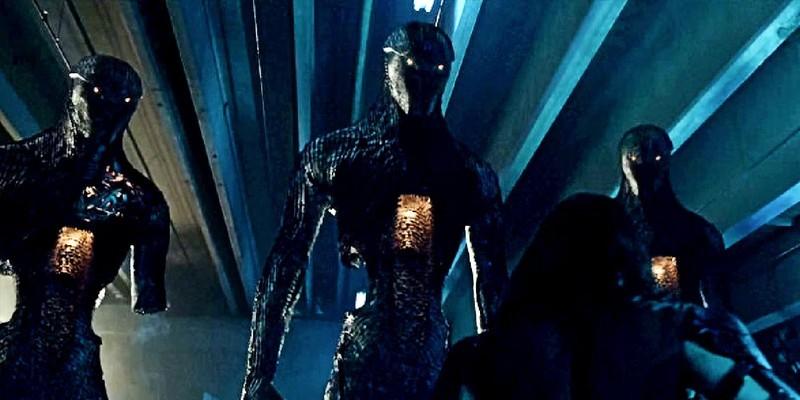 حمله ی سنتینل های آینده به X-Men در Days of Future Past و Sentinels در Avengers: Doomsday