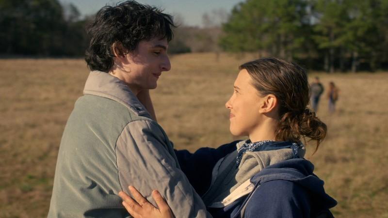 توضیح پایان فصل 5 Stranger Things: فین ولفهارد (مایک ویلر) و میلی بابی براون (ایلون)