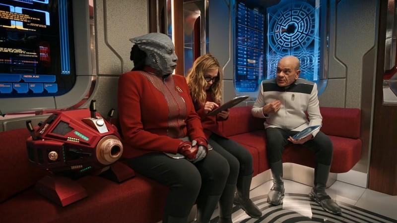 اشاره به Sisko در Starfleet Academy در صحنه ای از Turbolift