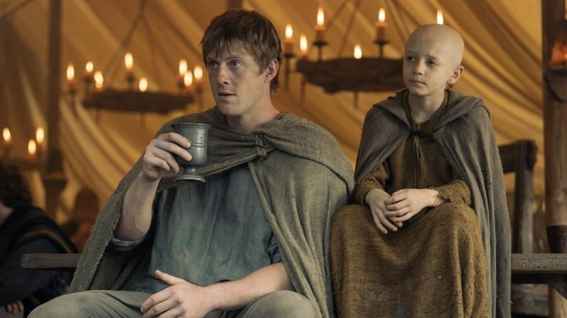 هویت واقعی اِگ در A Knight of the Seven Kingdoms: پیتر کلفی و دکستر سال انسل در نقش دانکن و اگ در A Knight of the Seven Kingdoms