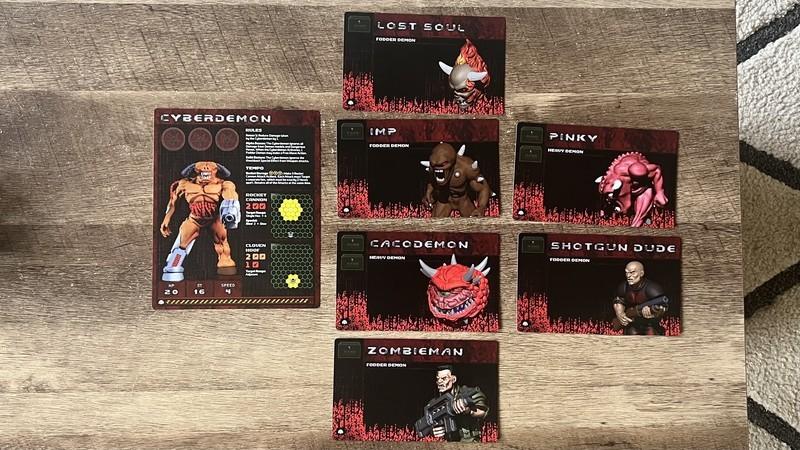 بررسی بازی رومیزی Doom Arena Board Game: تمام کارت های هیولای بازی روی میز