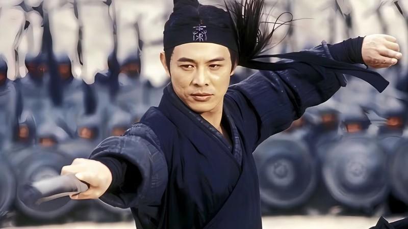 Jet Li as the Nameless assassin in Hero به لطف Tarantino