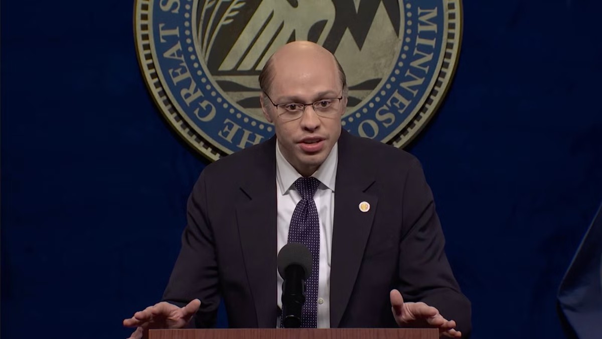 نقد و بررسی برنامه SNL قسمت هزارم ناامیدکننده با میزبانی الکساندر اسکارشگورد