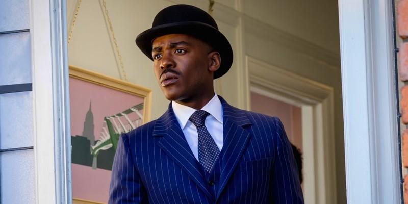 انکوتی گاتوا در نقش دکتر پانزدهم با کت و شلوار و کلاه در فصل 15 Doctor Who، اثبات اینکه دوران او کم ارزش Ncuti Gatwa Doctor Who نیست.