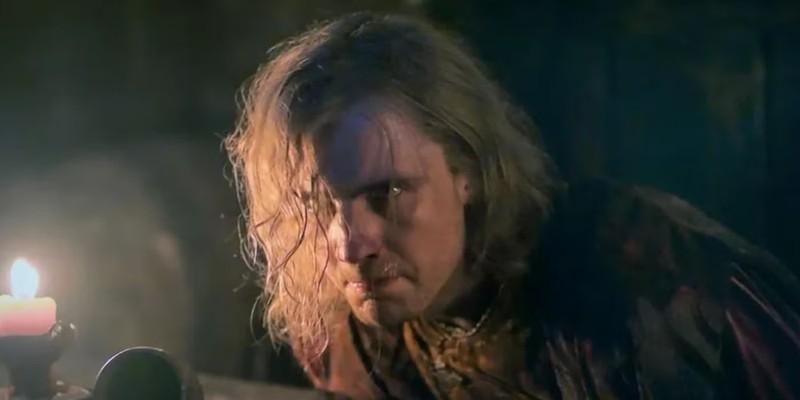 دیرون (هنری اشتون) که مست به نظر می رسه در A Knight of the Seven Kingdoms - بررسی A Knight of the Seven Kingdoms قسمت 4