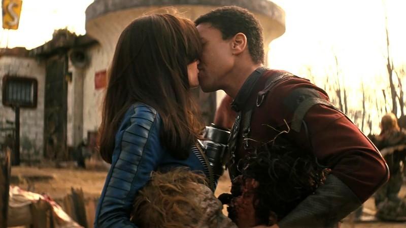 بوسه لوسی و مکسیموس در Fallout Season 3 لوسی و مکسیموس