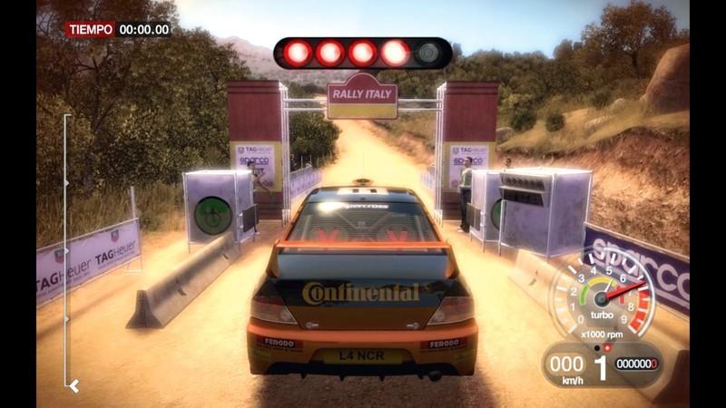در آستانه شروع مسابقه در یک پیست خاکی نارنجی در Colin McCrae: Dirt – از خالقان سازنده Forza Horizon و Codemasters